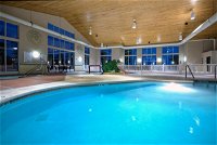 Holiday Inn Express  Suites - Green Bay East