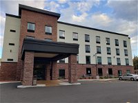 Cobblestone Hotel  Suites - Janesville
