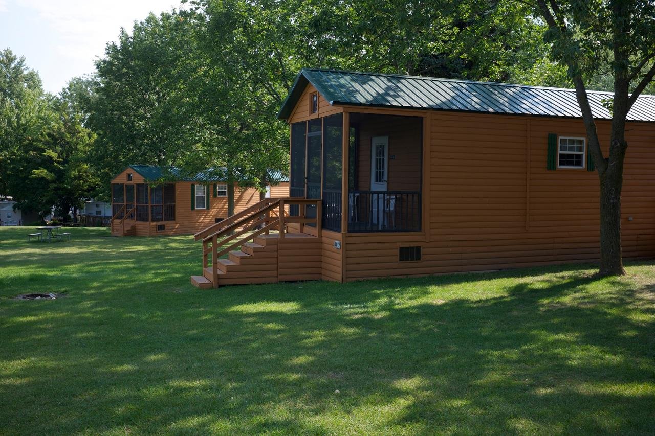 Plymouth Rock Camping Resort Deluxe Cabin 11 - thumb 1