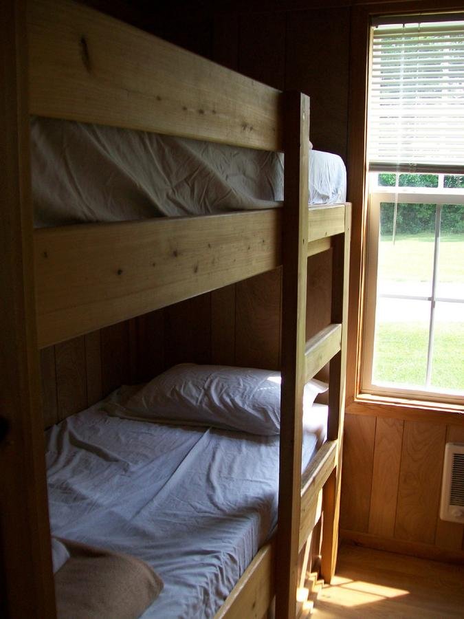 Plymouth Rock Camping Resort Deluxe Cabin 11 - thumb 5