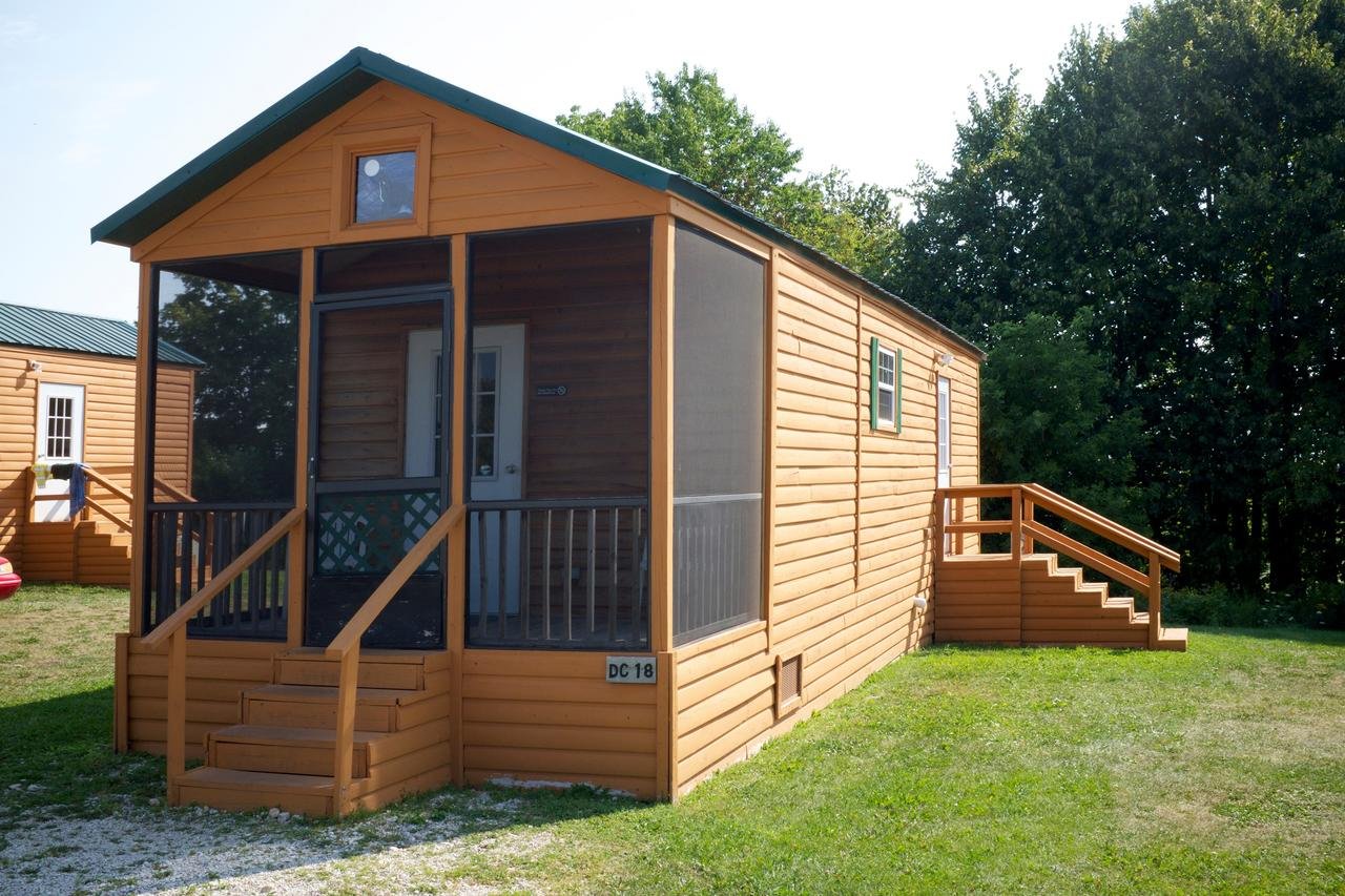 Plymouth Rock Camping Resort Deluxe Cabin 11 - thumb 2