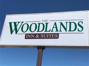 Woodland Inn & Suites