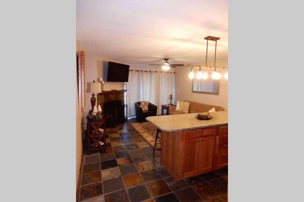 211 1br Condo across from Park City Resort - Click Find