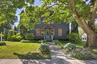 'Collectic Farmhouse Suite' in Sturgeon Bay