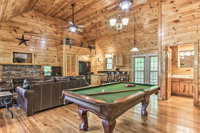 'Creekside Cottage' with Hot Tub 1Mi to Pigeon Forge