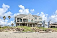 'Pirates Beach' Oceanfront Home with 2 Sundecks