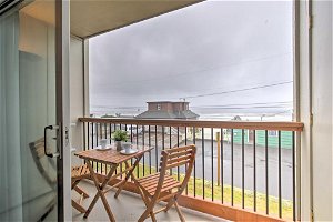 'Seas The Day' Lincoln City Condo Steps From Beach