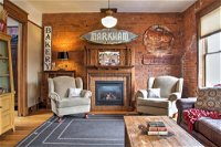 'The Mercantile Loft Suite C' Cozy 3BR Laramie Apt