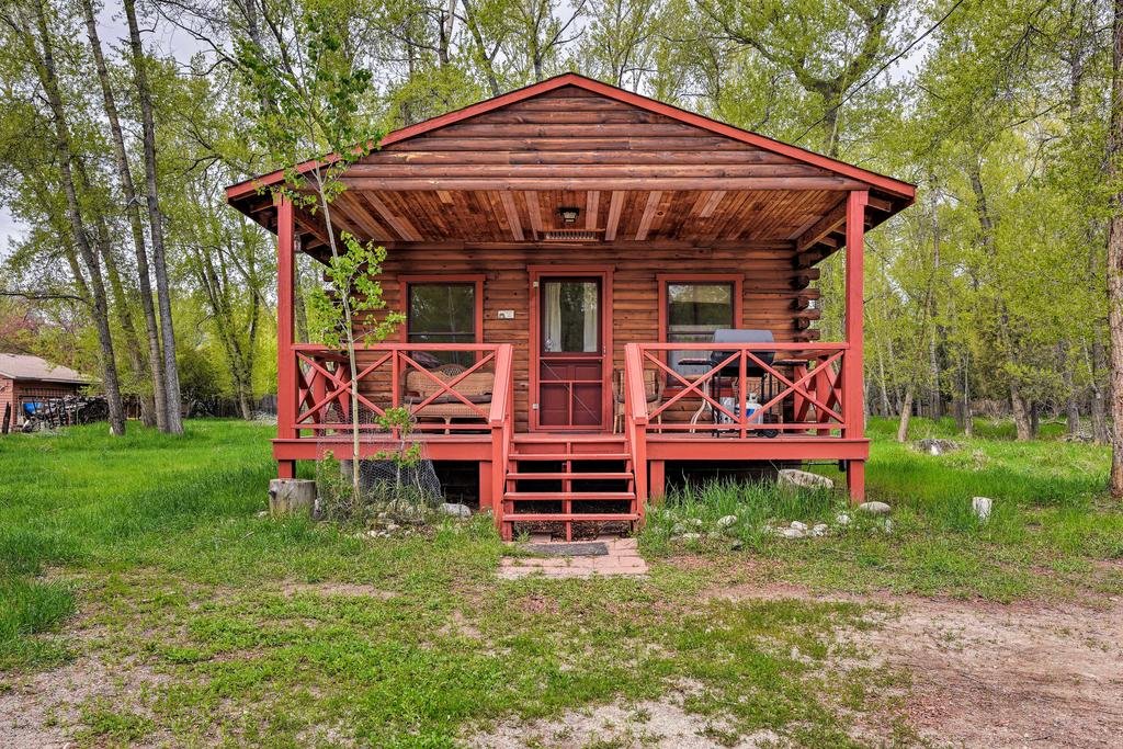 'Wintersong' Buena Vista Cabin with Deck Close to DT Orlando Tourists