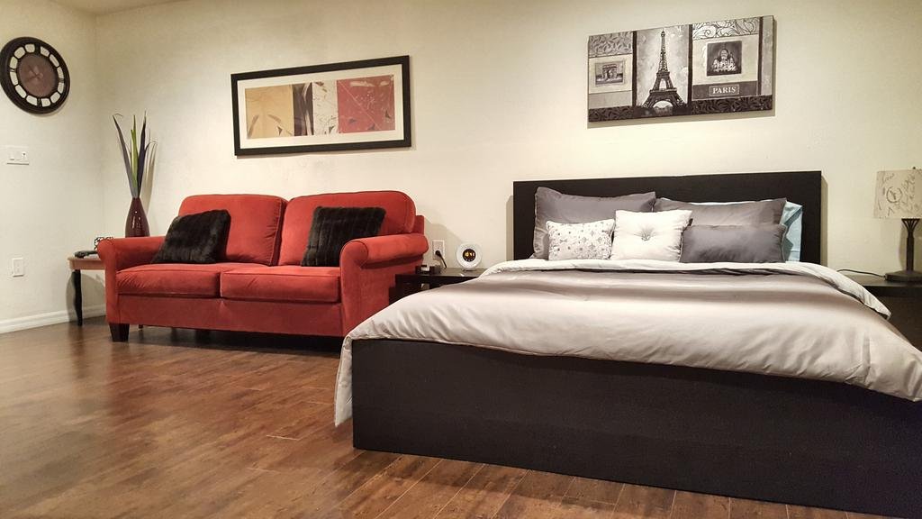  Quiet Comfy Guest House in Northridge close to CSUN  - Accommodation Dallas