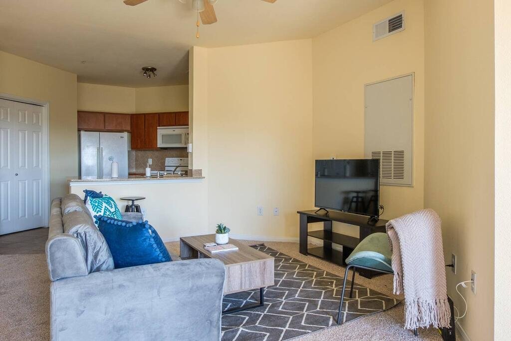 1 and 2 BR Apts in Downtown by Frontdesk - Accommodation Florida