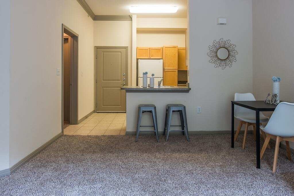 1 And 2 BR Midtown Apts With Balcony By Frontdesk - thumb 1