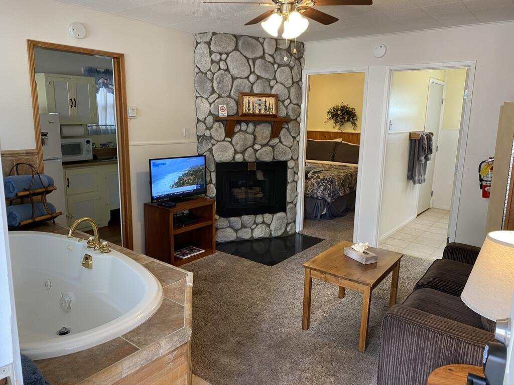 1 Bedroom with Spa 1 at Timber Haven - Click Find