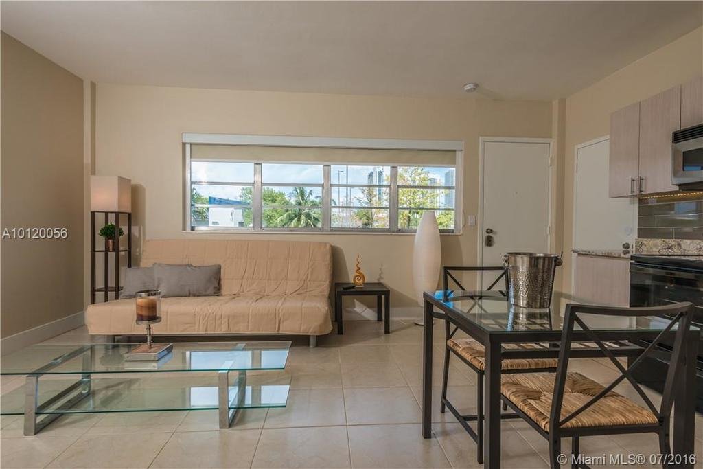 1 bedroom 6 people - walk from the Beach Shopping Mall and Restaurants - Click Find