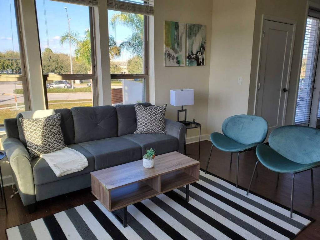 2 BR Apt with Parking and Balcony by Frontdesk Orlando Tourists
