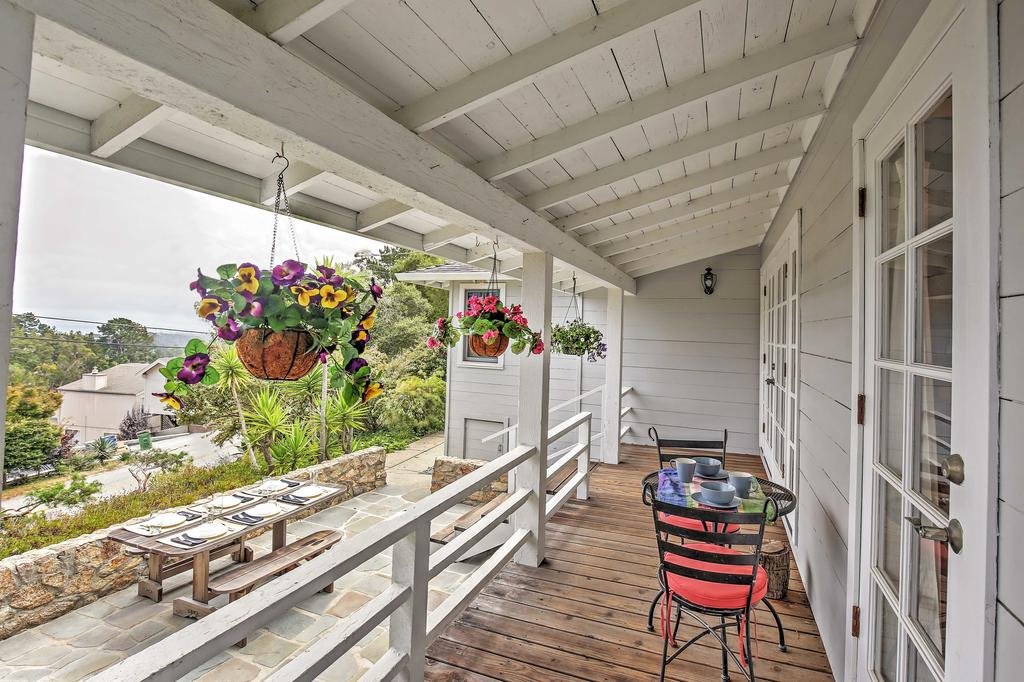 2BR Aptos Cottage with Deck and Views - 10 Min to Beach Orlando Tourists