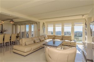 4BR Bayview For Large Families! Beachfront Resort, Shared Pools & Jacuzzi