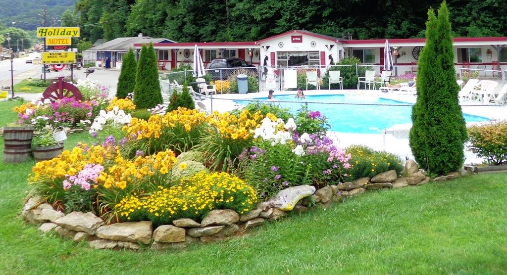 A Holiday Motel - Maggie Valley - Click Find
