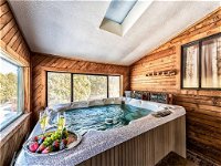 Alto Oso 3 Bedrooms Lush Forest View Deck Spa Hot Tub Sleeps 6