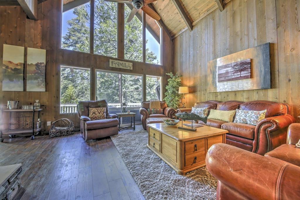 Amazing Lake Arrowhead Home Surrounded By Nature! - thumb 2