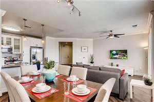 Amazing San Diego 2BR/2.5 Bath With Free Parking! ($3300/month For April/May!) (FV4)