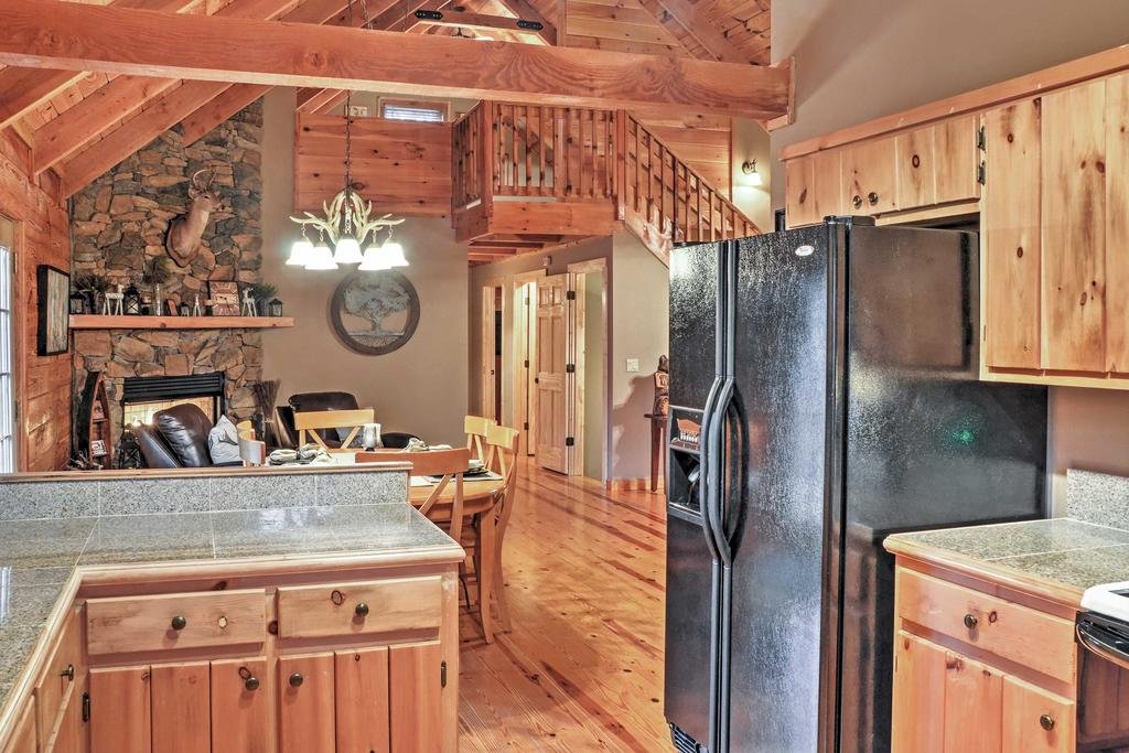 Authentic Creekside Log Cabin with Decks in Ellijay Orlando Tourists