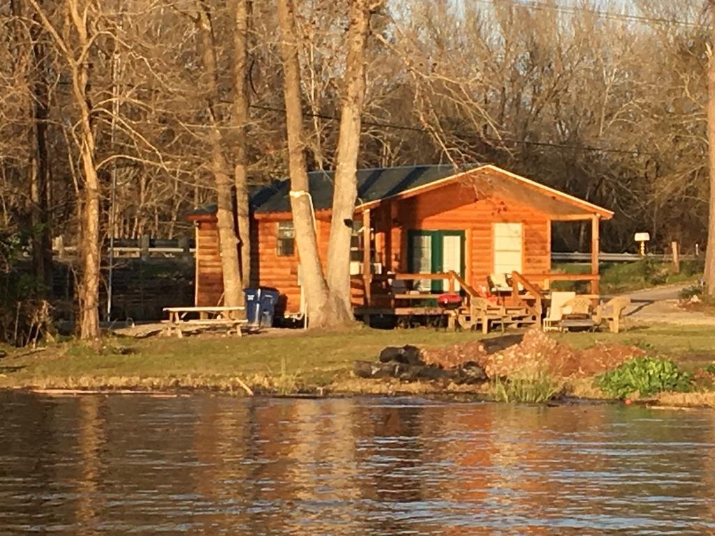 BR Lakeside Cabins  RVs Retreat - Accommodation Texas