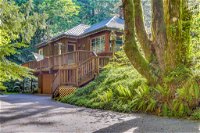 Barlow Creekside Lodge