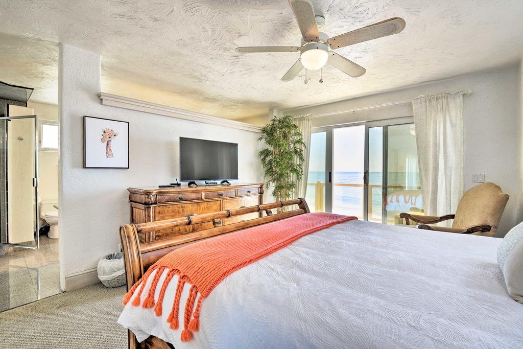 Beachfront Malibu House with 3 Decks Jacuzzi Sauna Orlando Tourists