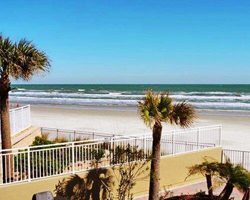 Beachfront Vacaton Club And Resort Suites In Daytona Beach - thumb 3