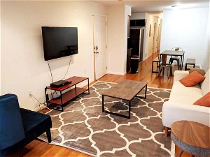 Beautiful 3BR Apt, Only 20 Minutes To Time Square! Apts