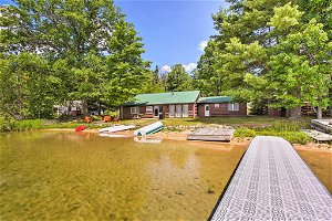 Beautiful Lakefront Cabin In Traverse City Forest!
