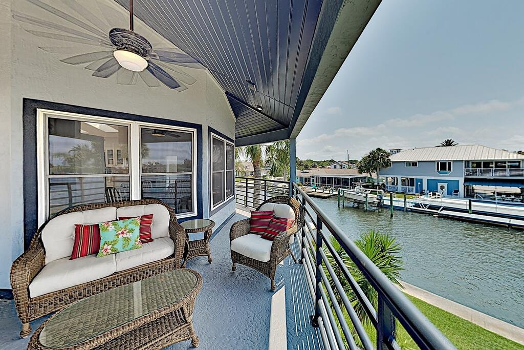 Beautiful River Home w/ Private Pool Dock  Beach home Orlando Tourists