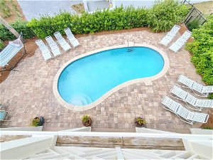 Brand New!!! Free Golf Cart, Private Heated Pool, Less Than 5 Minutes To Beach!