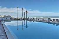 Breezy Daytona Beach Studio with Pool -Steps to Beach
