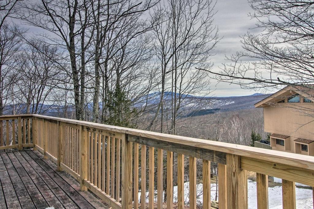 Bromley Mtn Condo With Deck View - Walk To Lift! - thumb 2