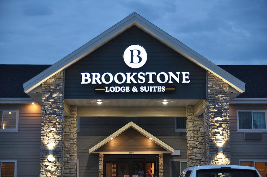 Brookstone Lodge  Suites Orlando Tourists