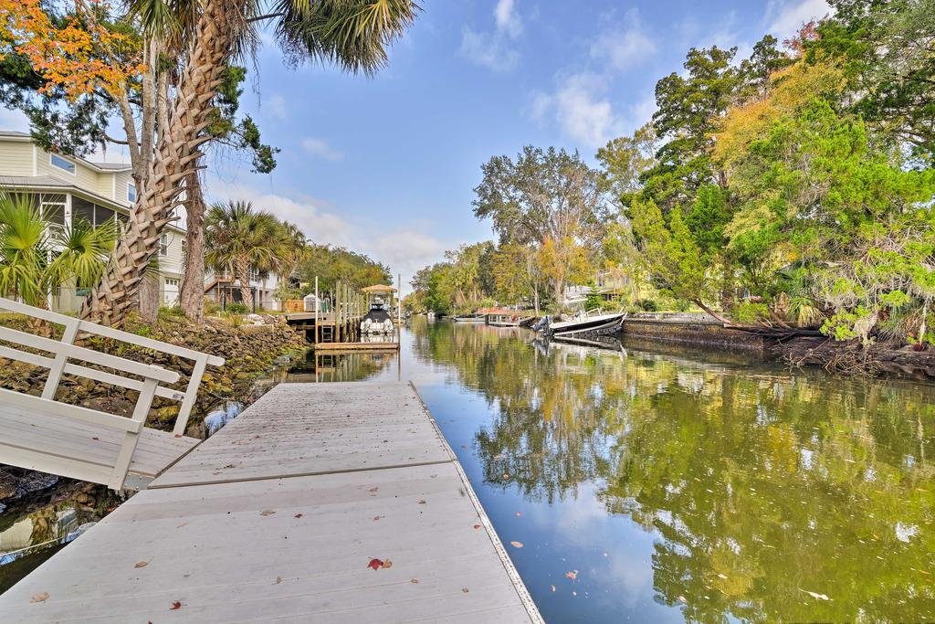 Canal Front Home with Dock  Access to Crystal River Orlando Tourists