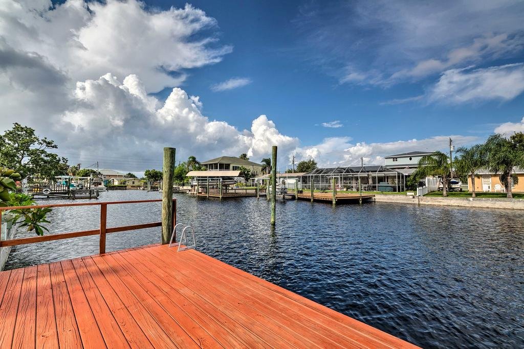 Canalfront Hudson Home with Private Dock and Yard Orlando Tourists