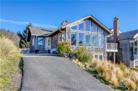 Chapman Point Cannon Beach Home with hot-tub