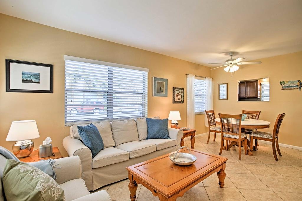 Charming 2BR Lake Worth Condo Steps from the Water Orlando Tourists