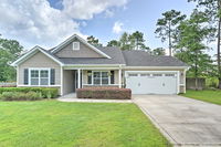 Charming Home with Yard Less Than 6Mi to N Topsail Beach