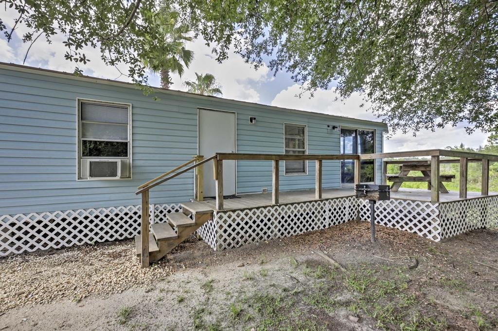 Charming Silver Springs Cabin with LakeForest Views Orlando Tourists