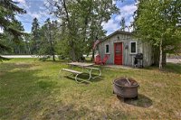 Charming Suttons Bay Cottage with Shared Waterfront