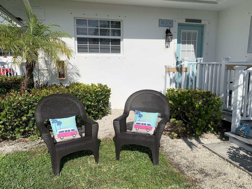 Coconut Palm Beach Bungalow 2 bedroom King bed Orlando Tourists