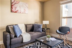 Contemporary 1BR Apt In The Historic District