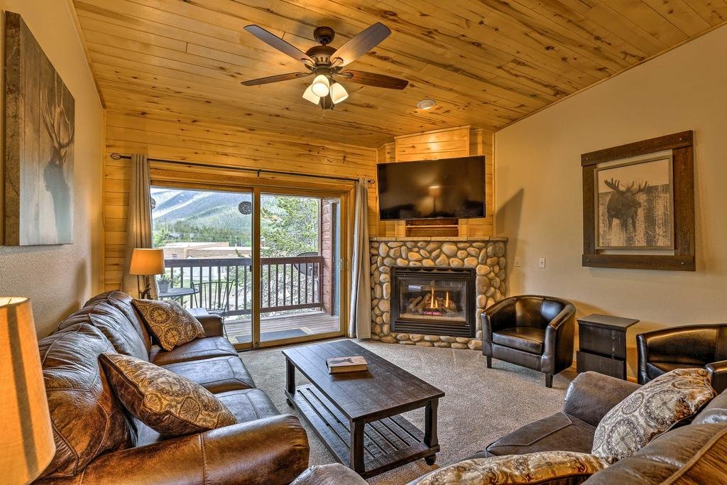 Cozy Condo with Mtn Views and Deck - Walk to Grand Lake Orlando Tourists
