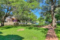Cozy Lake LBJ Cabin on quiet canal - 4 Bed 3 Bath Vacation home in Kingsland