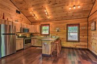 Cozy Log Cabin with Private Deck 8 Mi to Murphy