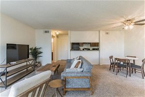 Cozy Midland Flat In Central Location